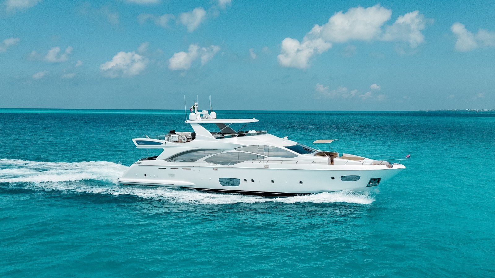 Azimut 95 Fly in Cancún by Blue Latitude Travel